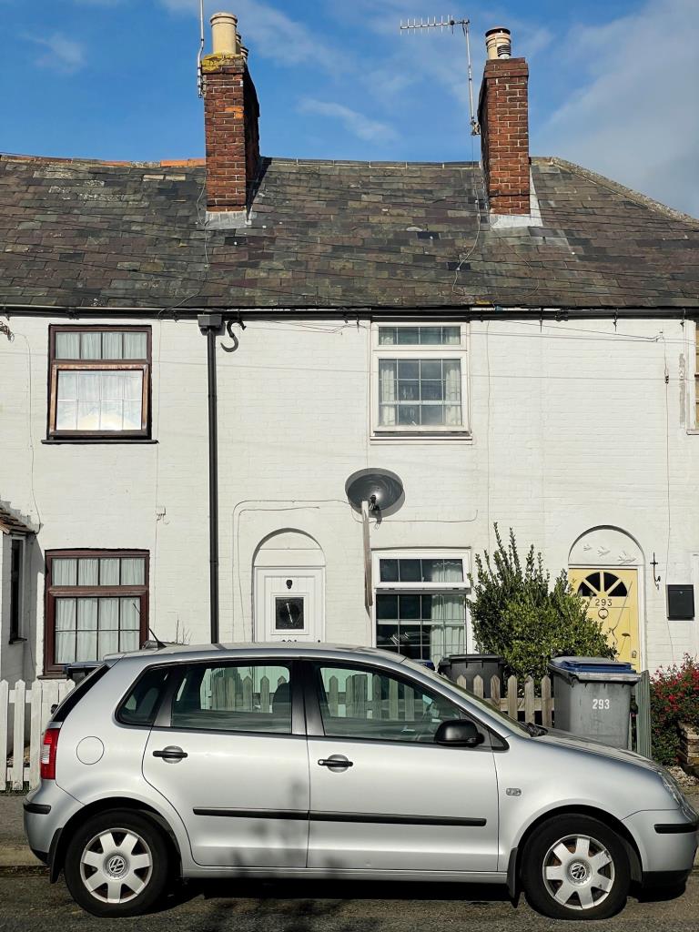 Lot: 113 - FREEHOLD RESIDENTIAL INVESTMENT -
